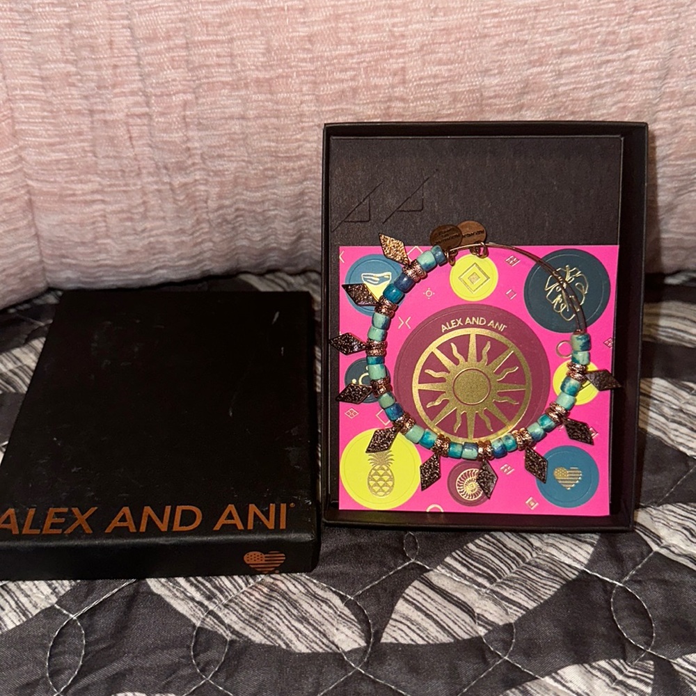 Alex and Ani Summer Daze Ocean Spearhead Bangle bracelet, NWT